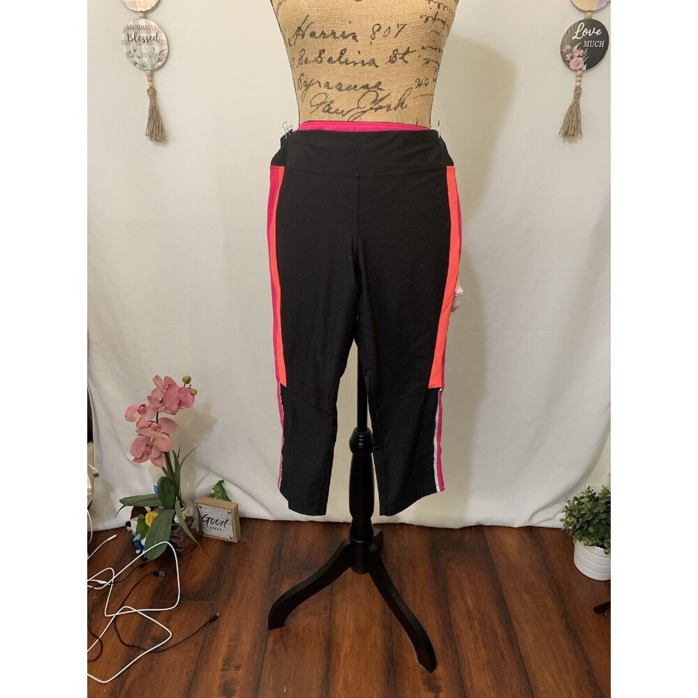 (E-143) Women capri atletic size M black and pink color - Picture 1 of 6